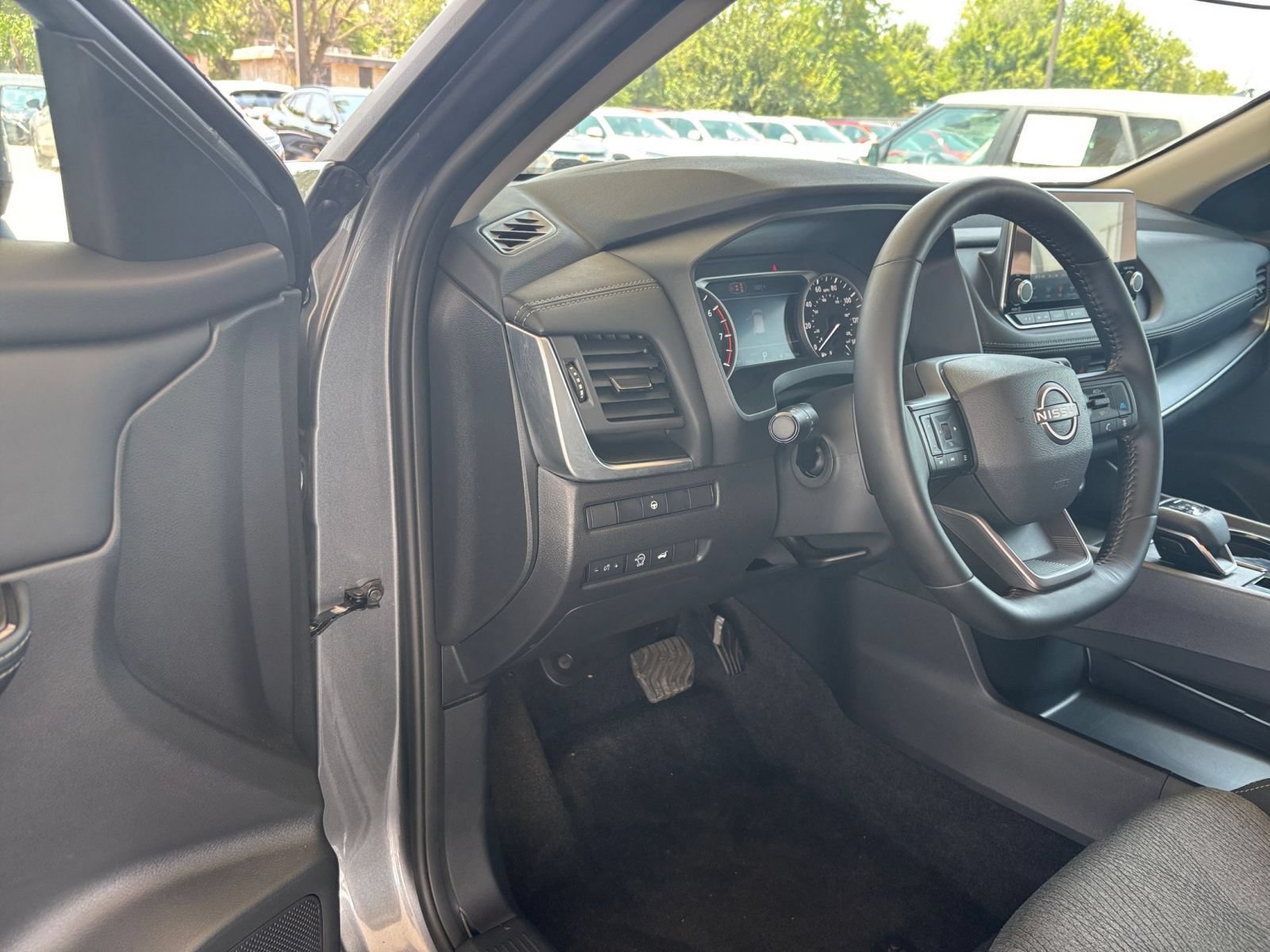 Used 2026 Nissan Rogue SV AWD/4WD image 36