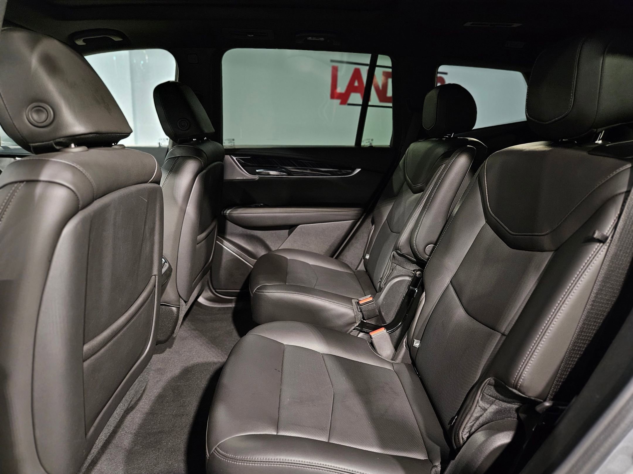 Used 2025 Cadillac XT6 Premium Luxury image 37