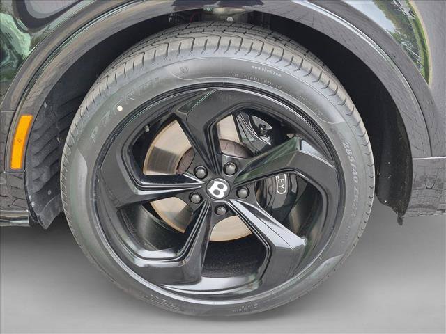 Used 2023 Bentley Bentayga AWD/4WD image 25