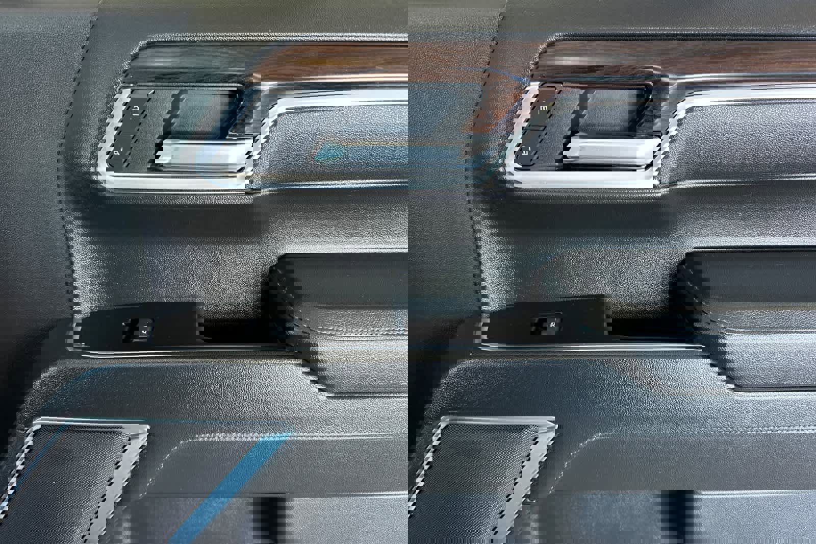 Used 2025 GMC Sierra 1500 SLT image 18