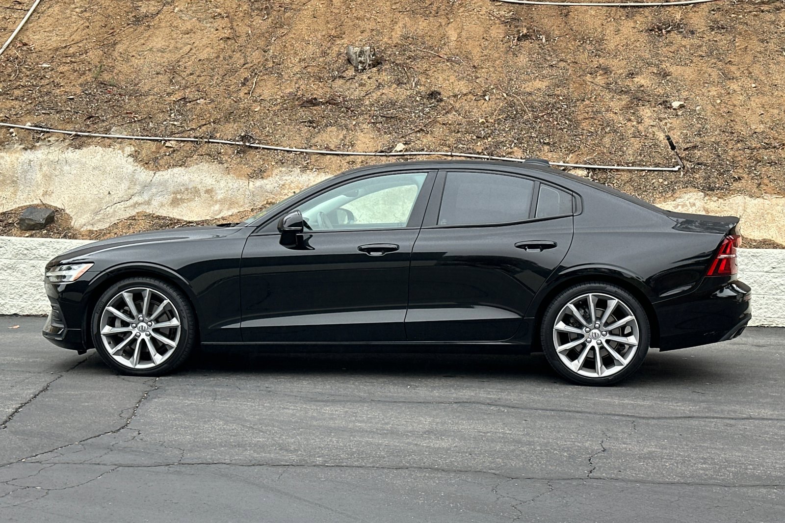 Used 2019 Volvo S60 T5 Momentum w/ Premium Package FWD image 7