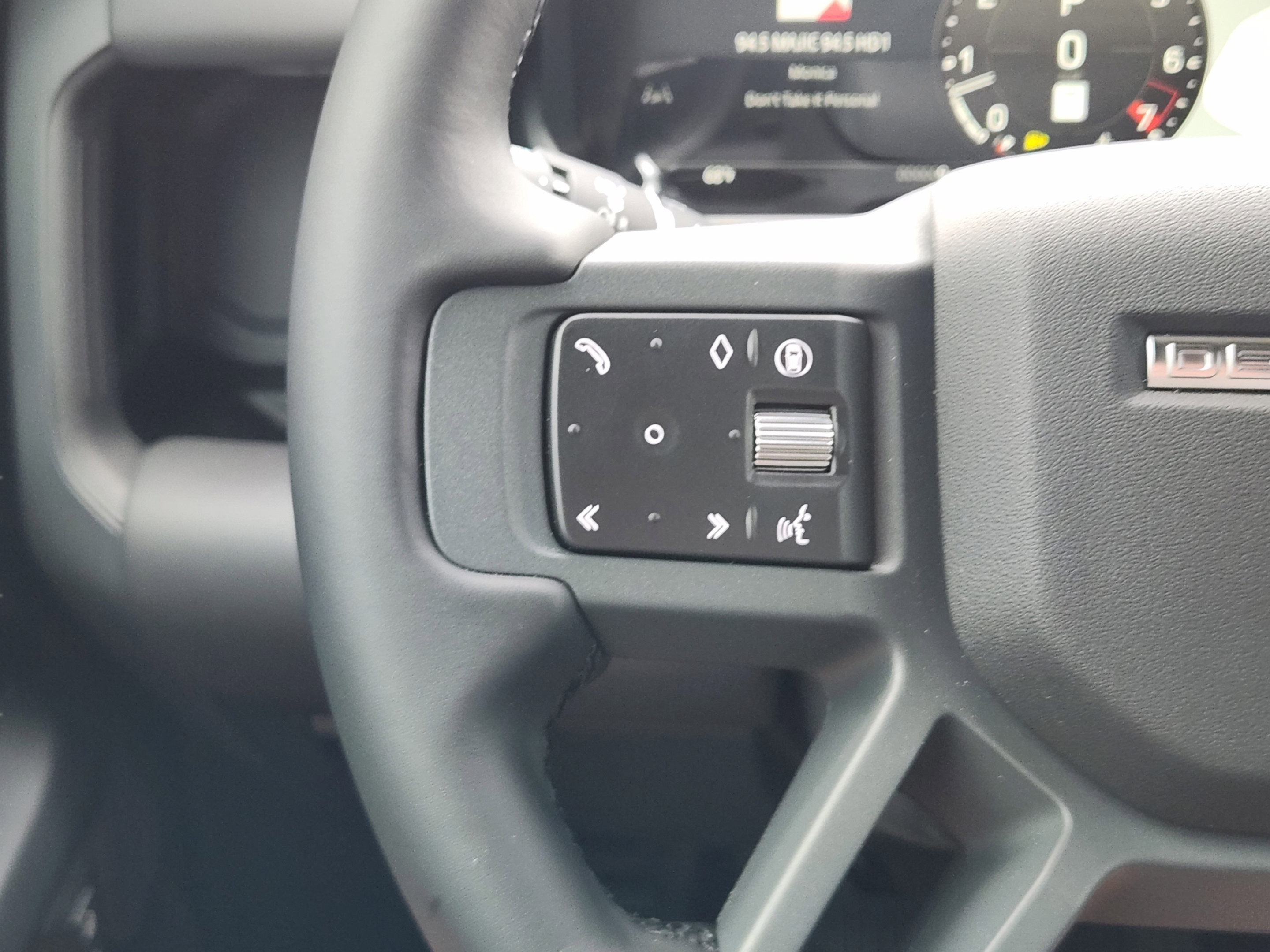 New 2026 Land Rover Defender 110 X-Dynamic SE AWD/4WD image 23