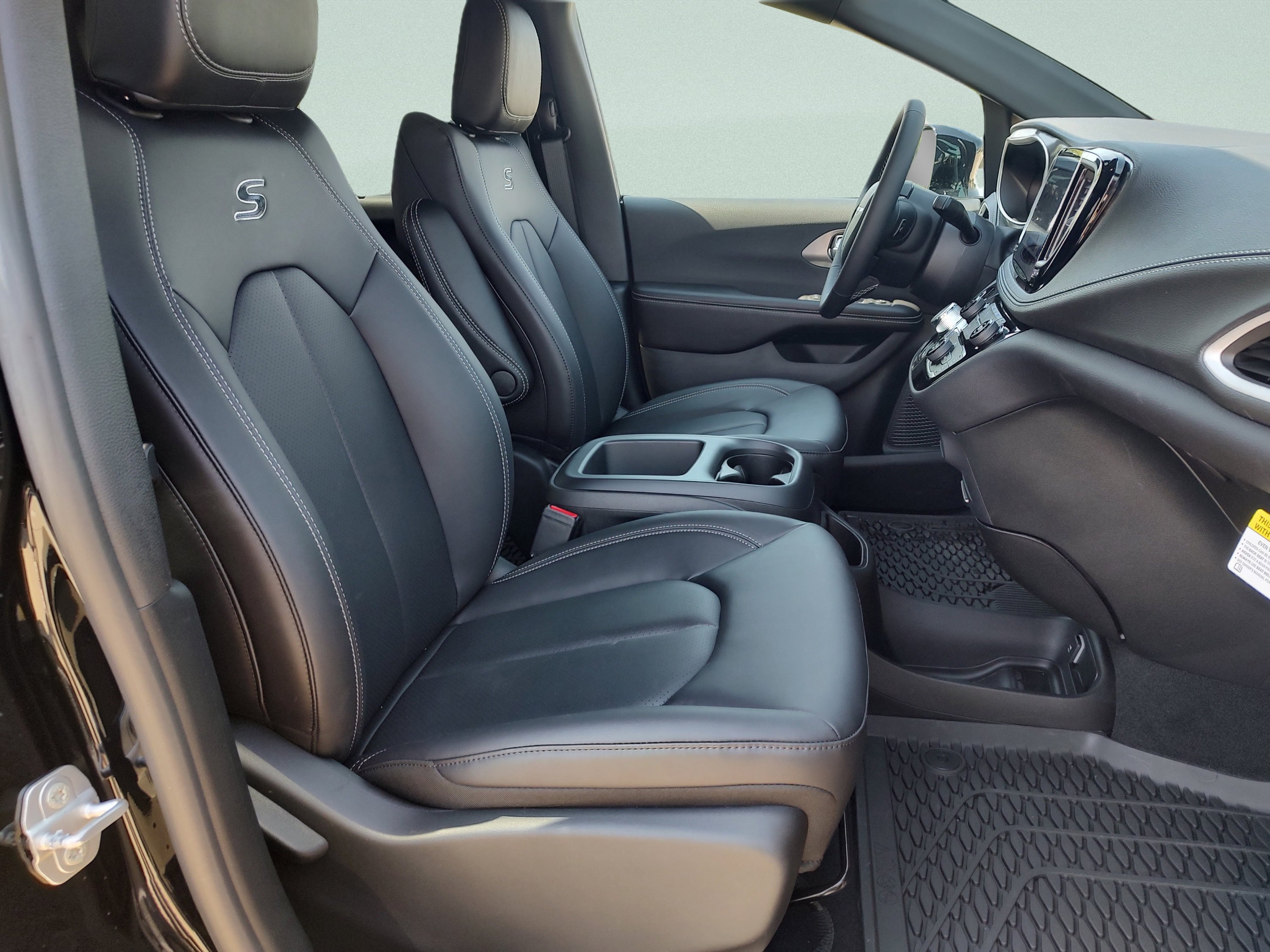 New 2026 Chrysler Pacifica Select w/ S Appearance Package FWD image 30