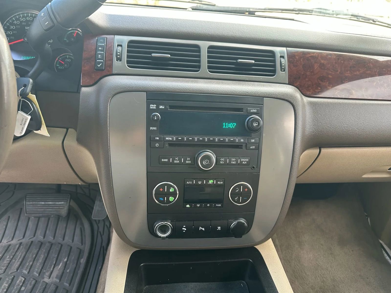 Used 2011 GMC Yukon XL SLT w/ SLT-2 Equipment Package image 11