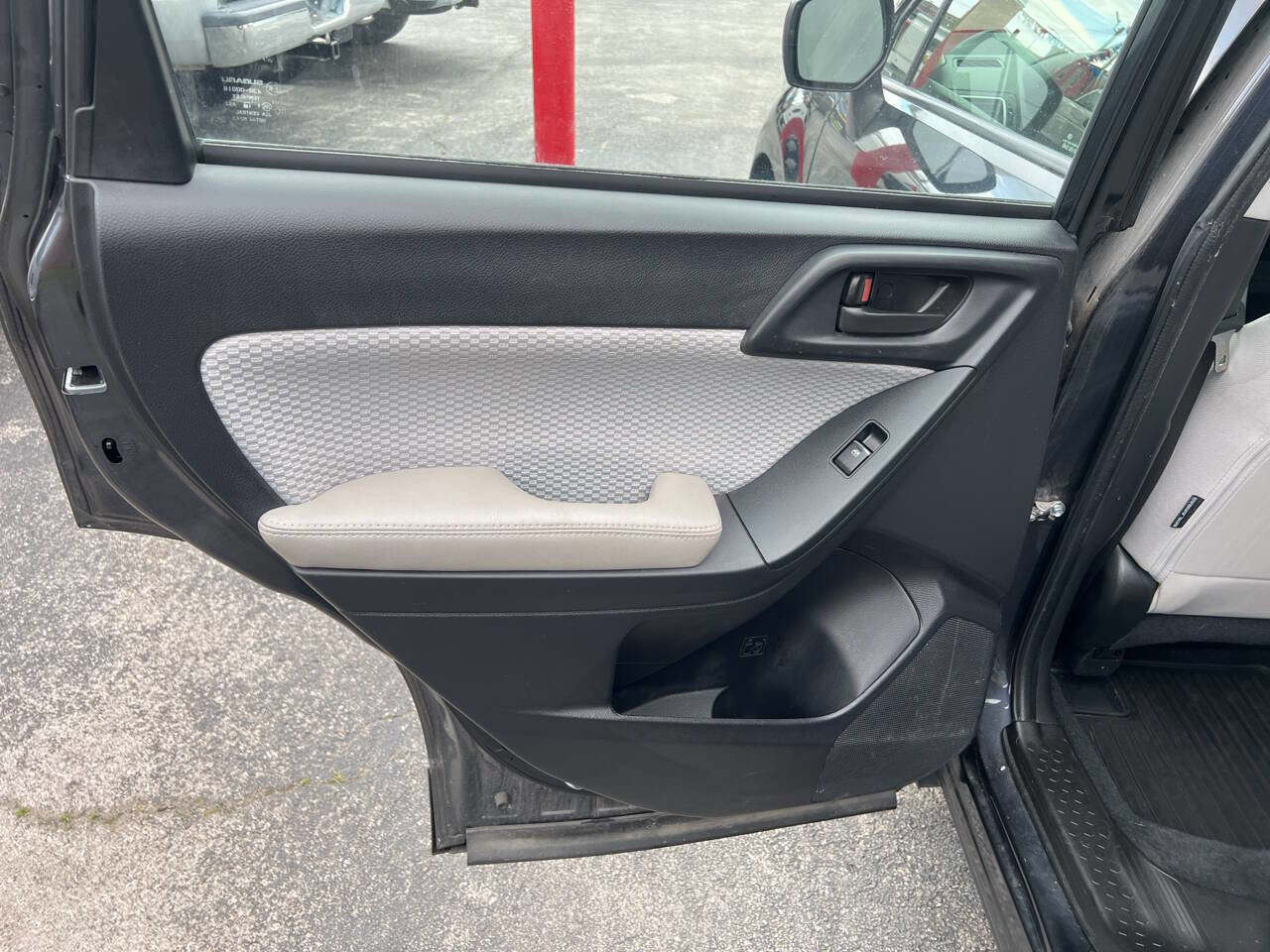 Used 2018 Subaru Forester 2.5i w/ Alloy Wheel Package image 15