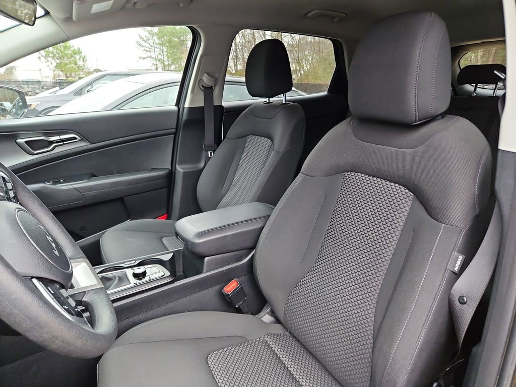 Used 2024 Kia Sportage LX image 10