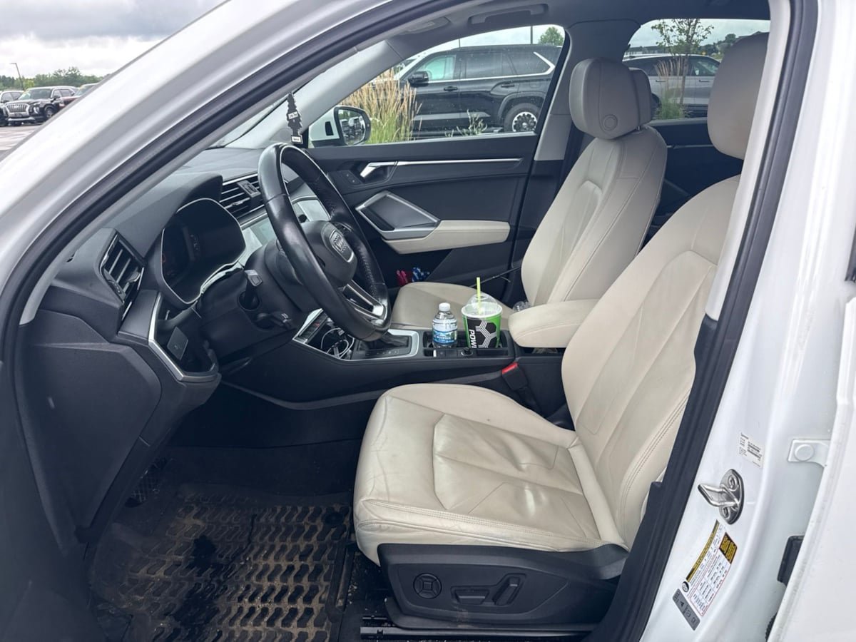 Used 2019 Audi Q3 2.0T Premium w/ Convenience Package AWD/4WD image 3
