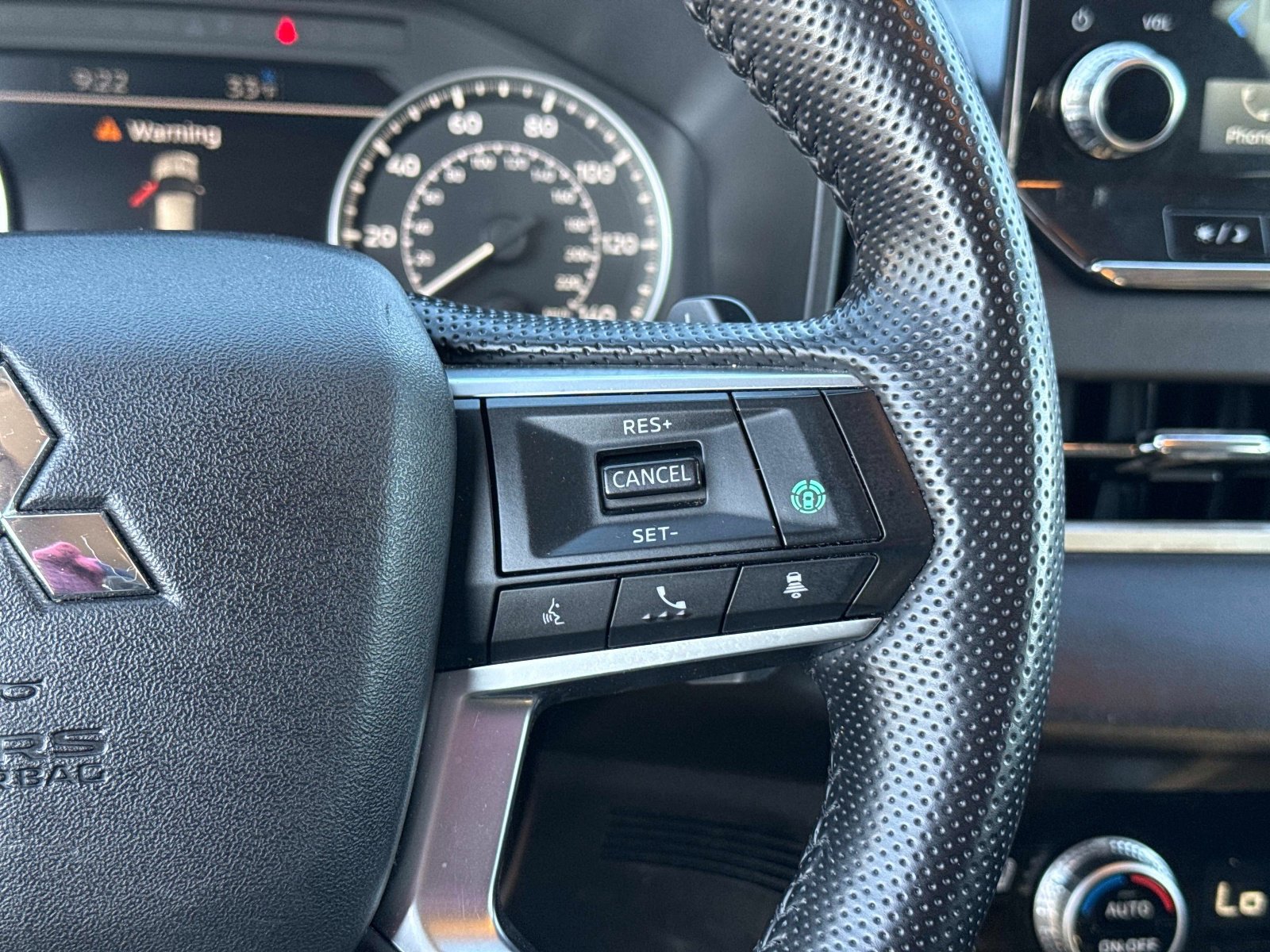 Used 2024 Mitsubishi Outlander SE image 31