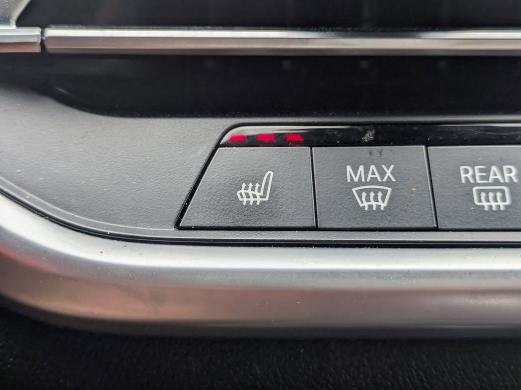 Used 2019 BMW X5 xDrive50i w/ Parking Assistance Package image 27