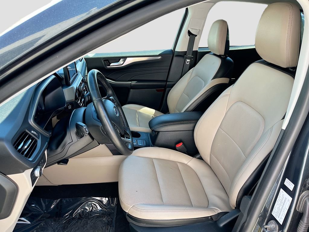 Used 2022 Ford Escape Titanium w/ Class II Trailer Tow Package image 21