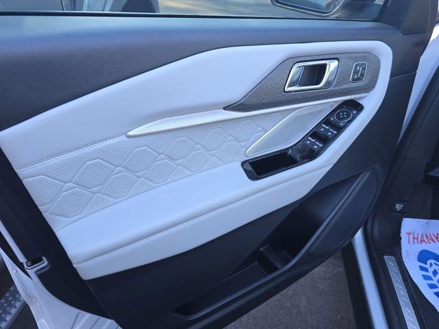 Used 2025 Ford Explorer Platinum w/ Ultimate Package image 13