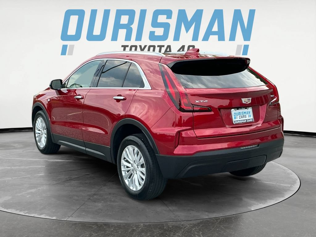 Used 2024 Cadillac XT4 Luxury w/ Cold Weather Package FWD image 5