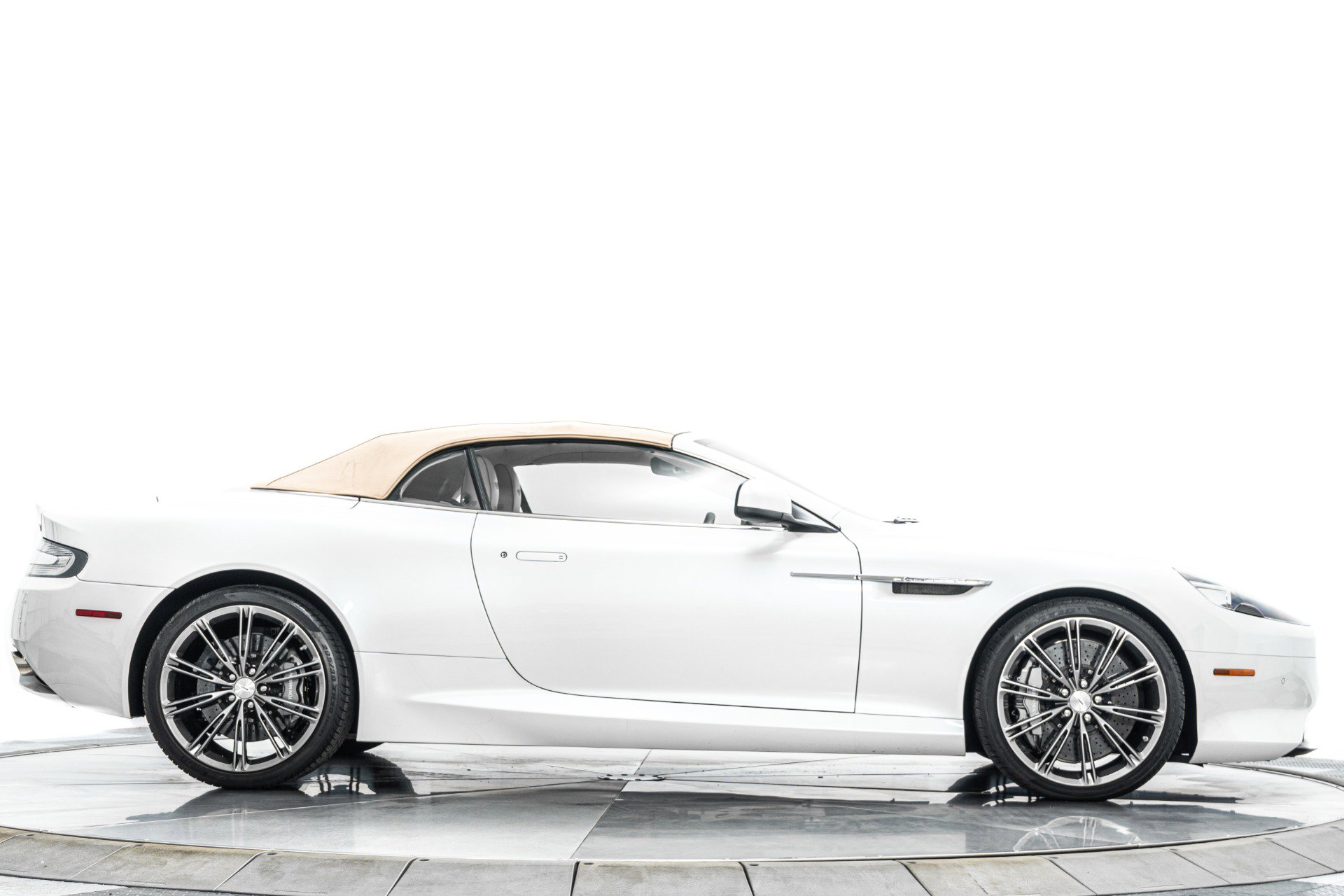 Used 2014 Aston Martin DB9 Volante -Very Low Miles, Pearl image 18