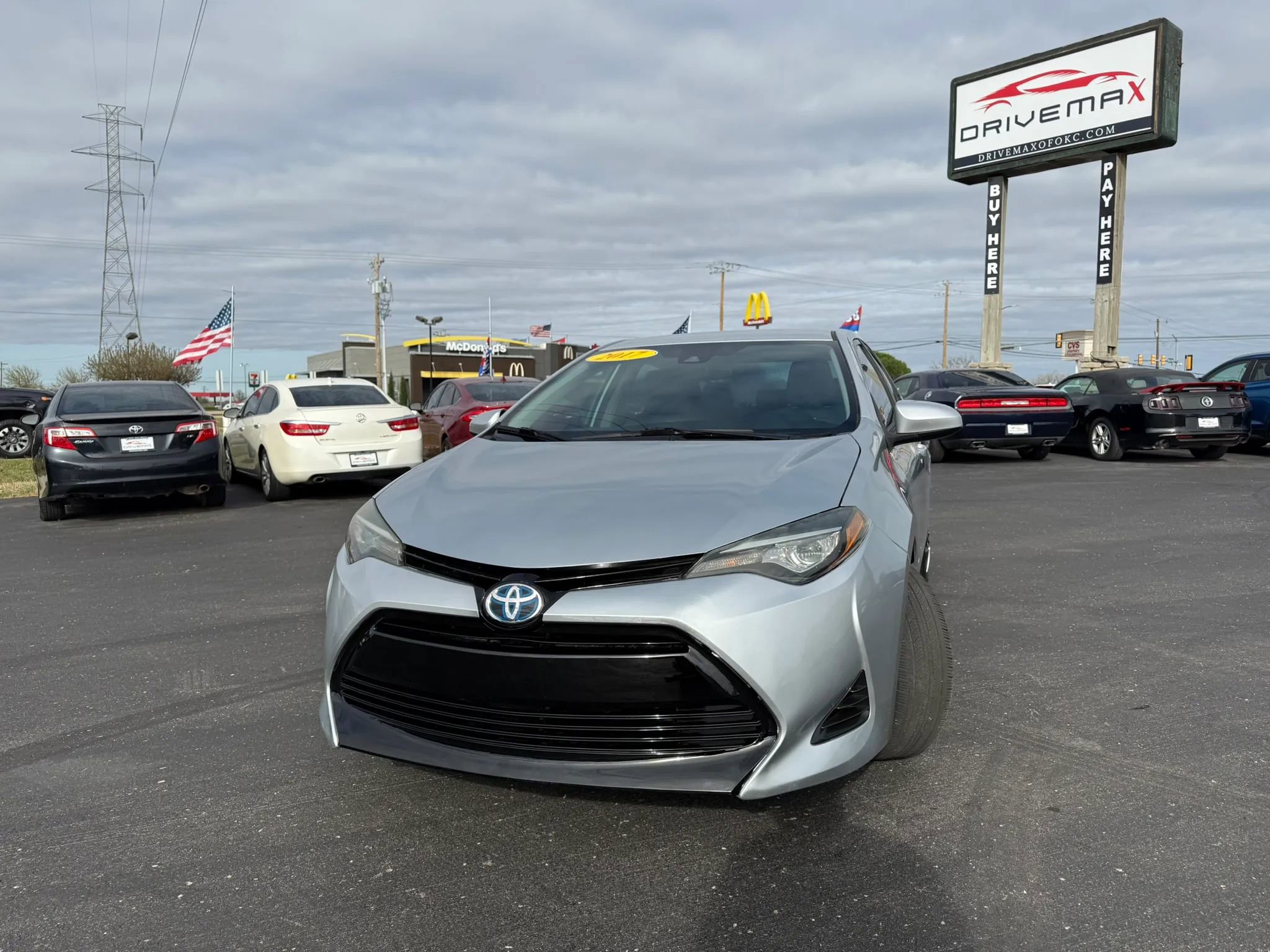 Used 2017 Toyota Corolla LE image 9