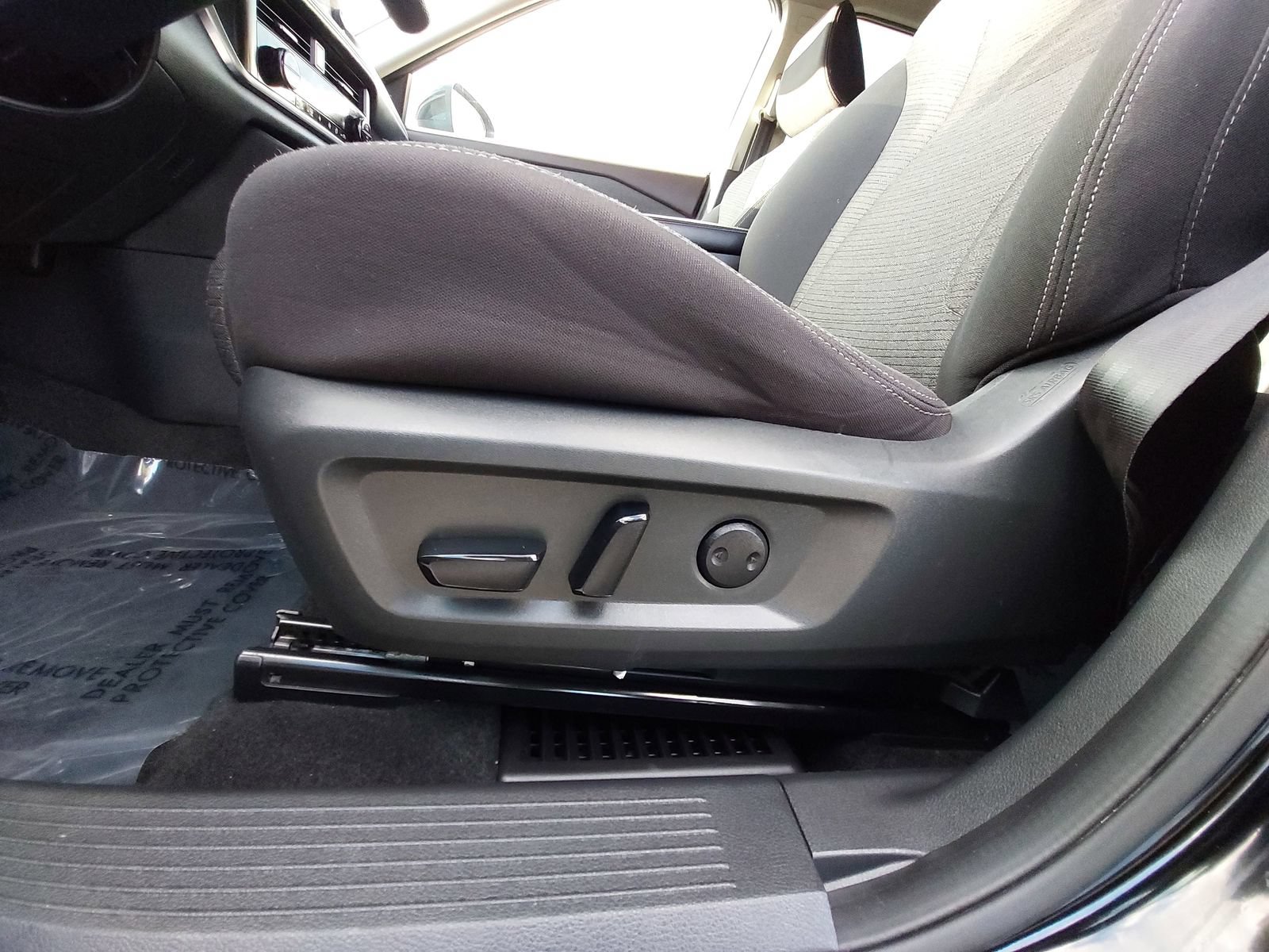 Used 2023 Nissan Rogue SV FWD image 27