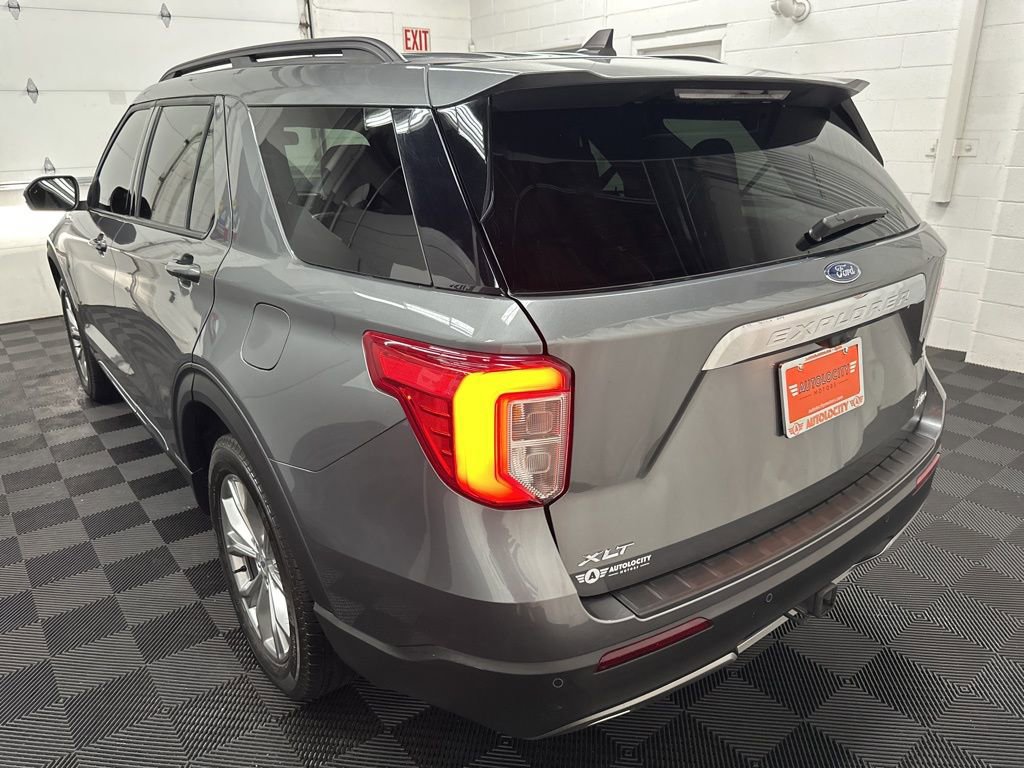 Used 2024 Ford Explorer XLT w/ Equipment Group 202A AWD/4WD image 8