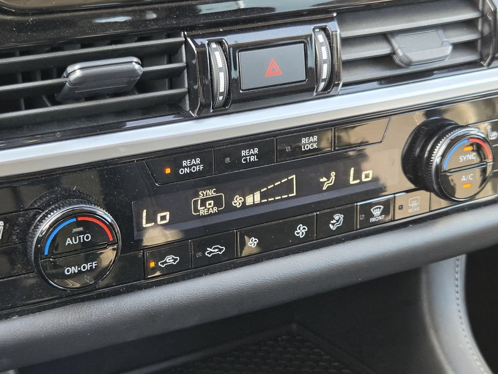 Used 2025 Nissan Pathfinder SV FWD image 19