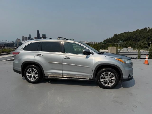 Used 2015 Toyota Highlander XLE AWD/4WD image 2