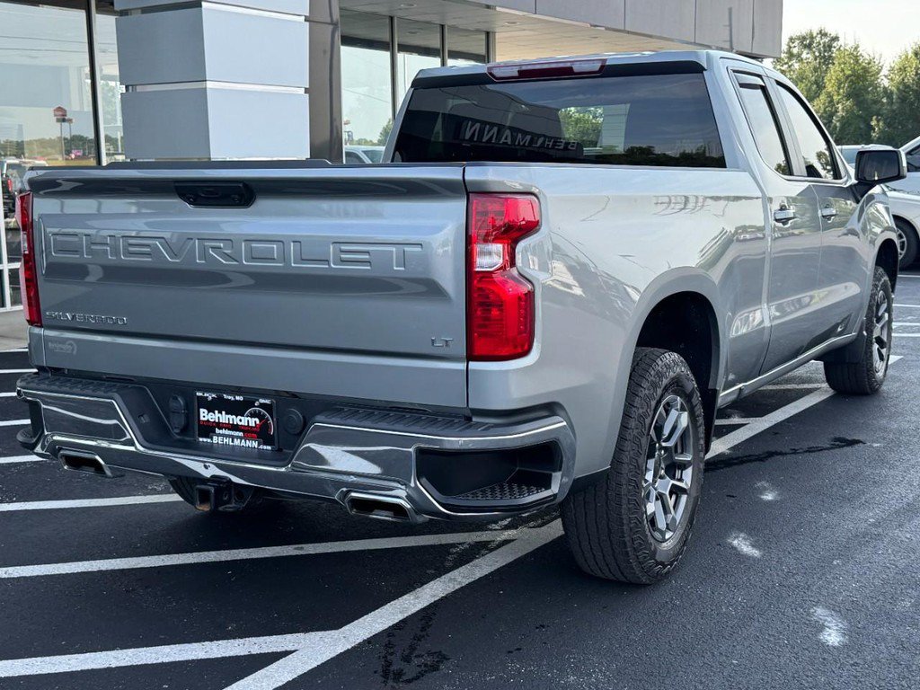 Used 2024 Chevrolet Silverado 1500 LT w/ Z71 Off-Road Package AWD/4WD image 4