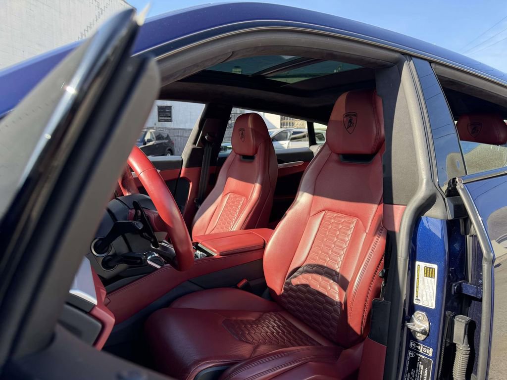 Used 2022 Lamborghini Urus AWD/4WD image 22