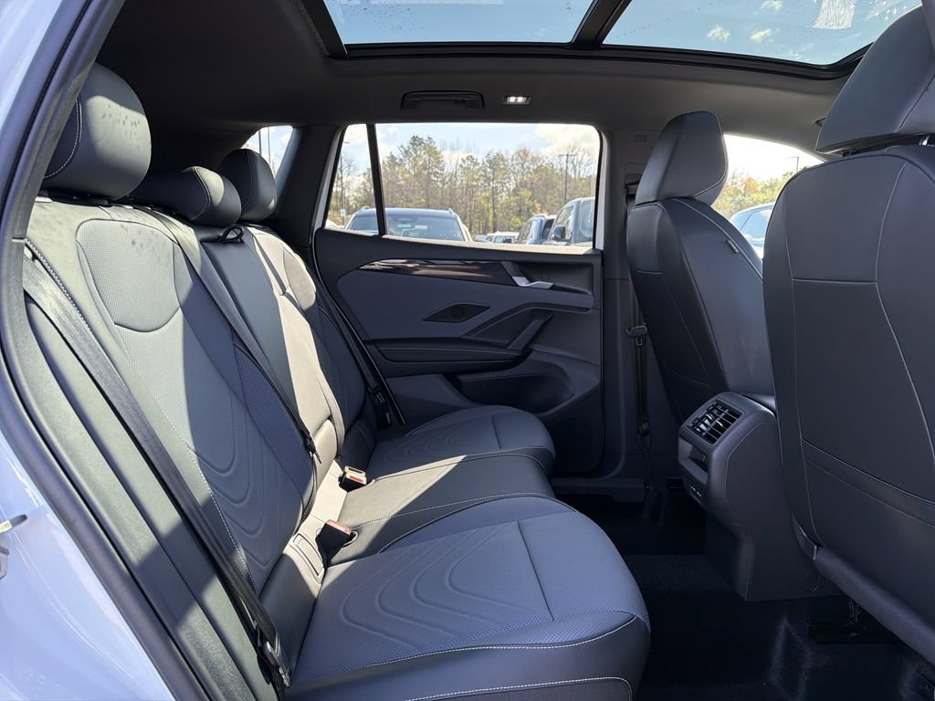 New 2026 Volkswagen Tiguan SE R-Line FWD image 17