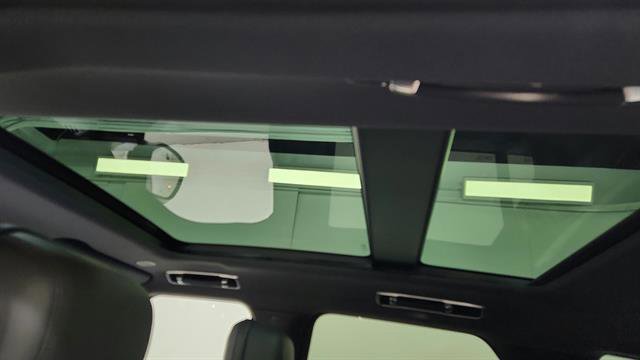 Used 2025 Land Rover Range Rover Sport SE image 15