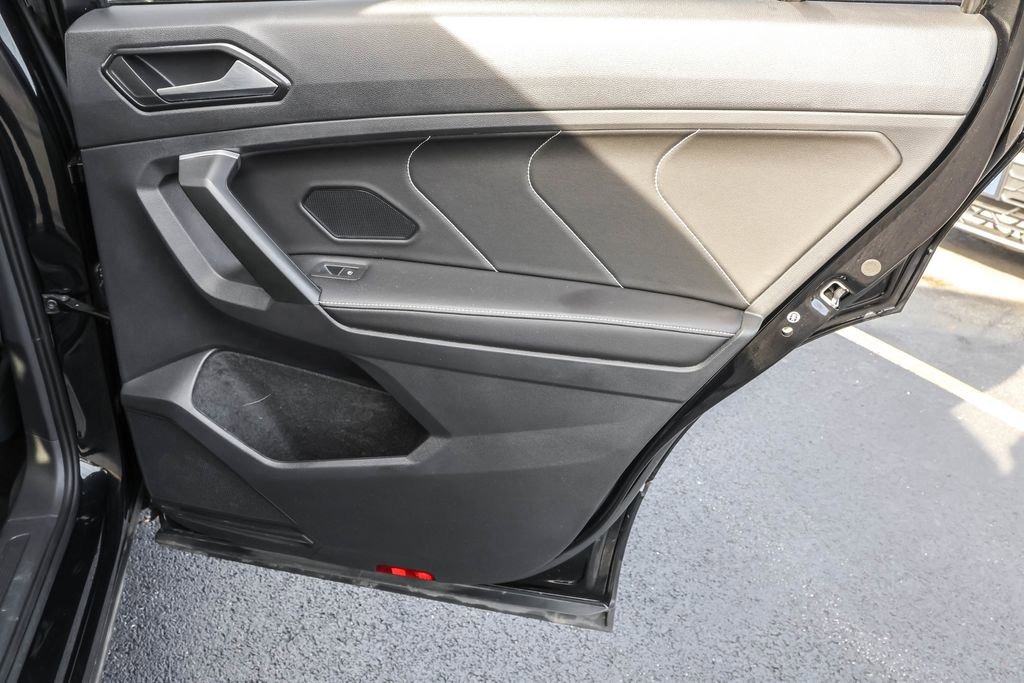 Used 2024 Volkswagen Tiguan SE image 31