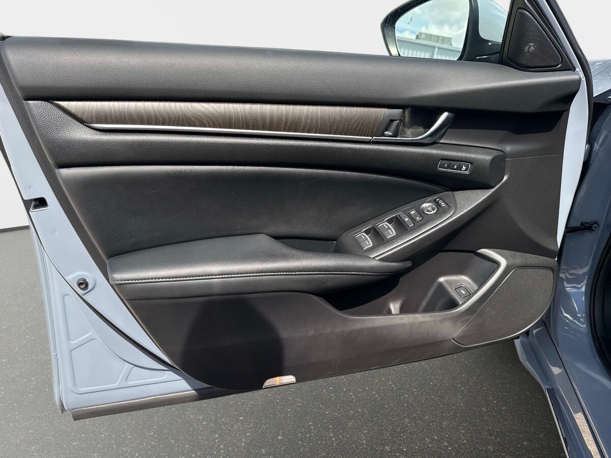 Used 2022 Honda Accord Touring image 13