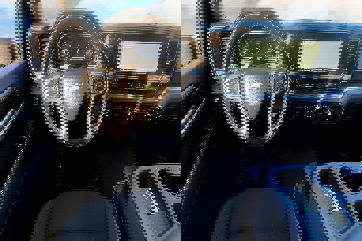 Used 2024 Chevrolet Silverado 2500 LT w/ Convenience Package image 9