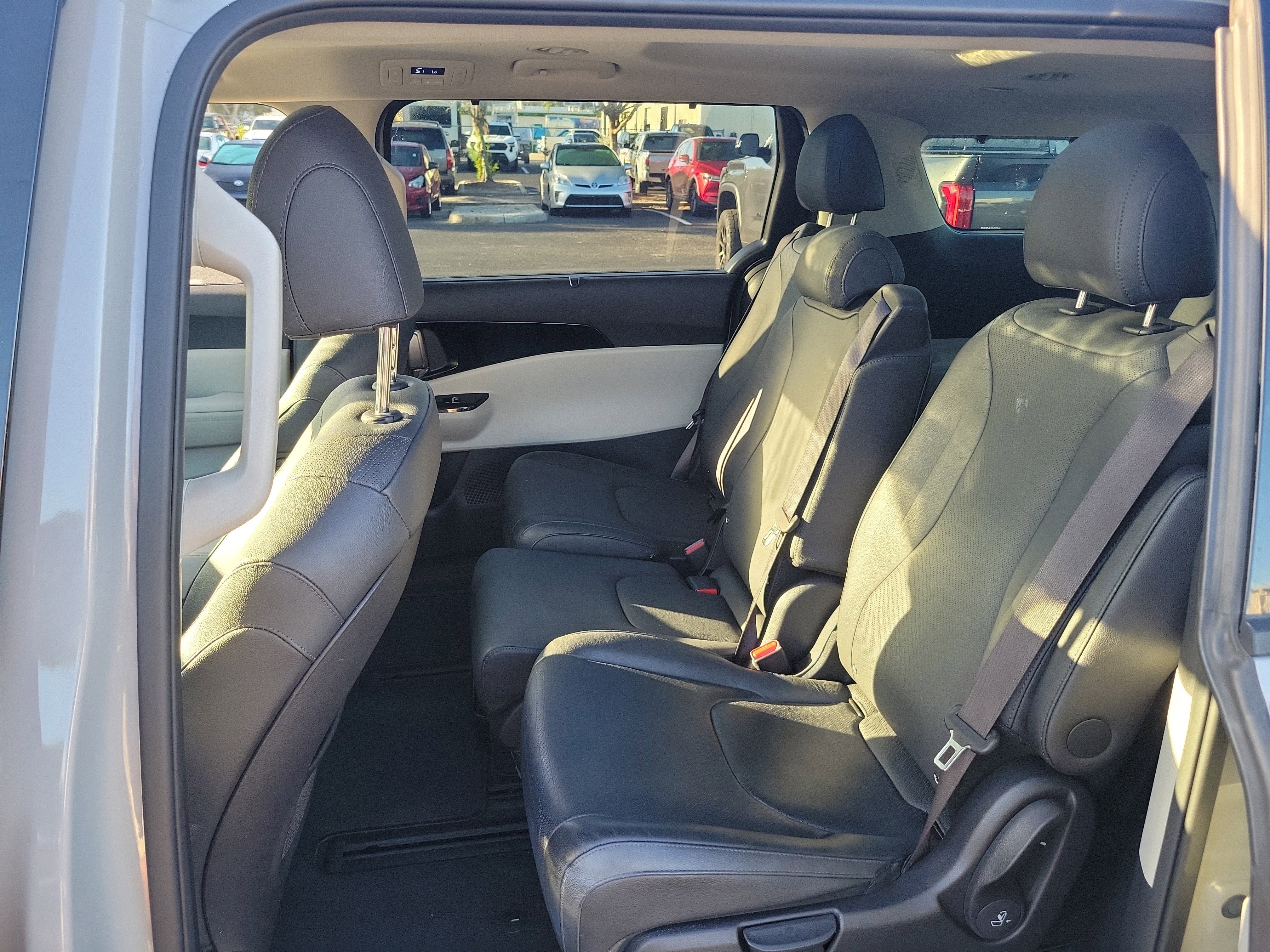 Used 2023 Kia Carnival SX Prestige image 11