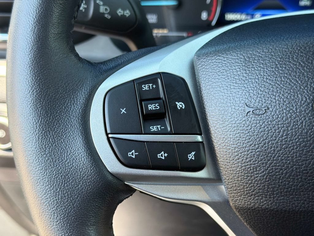 Used 2023 Ford Explorer XLT w/ Equipment Group 202A AWD/4WD image 32