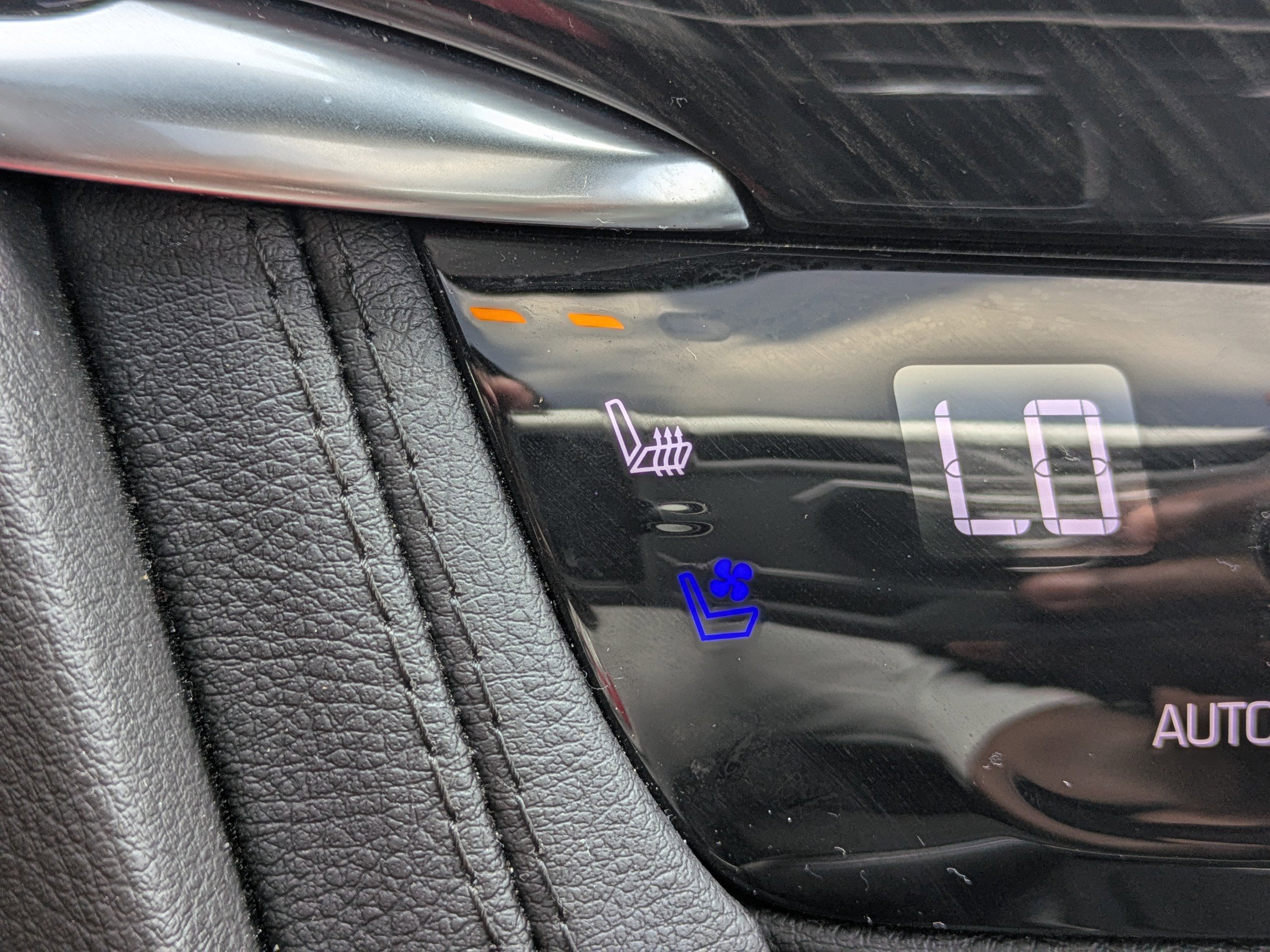 Used 2025 Cadillac XT6 Premium Luxury image 25