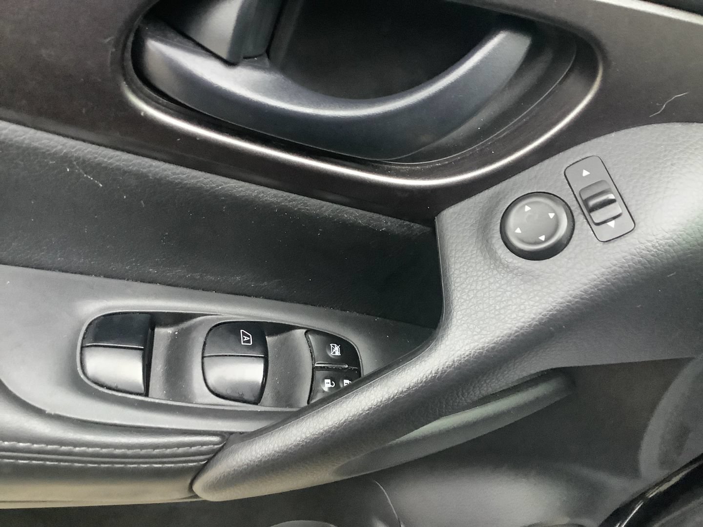 Used 2018 Nissan Rogue Sport S w/ S Appearance Package AWD/4WD image 27