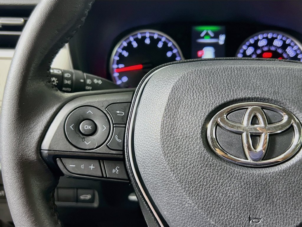 Used 2022 Toyota RAV4 XLE Premium FWD image 16