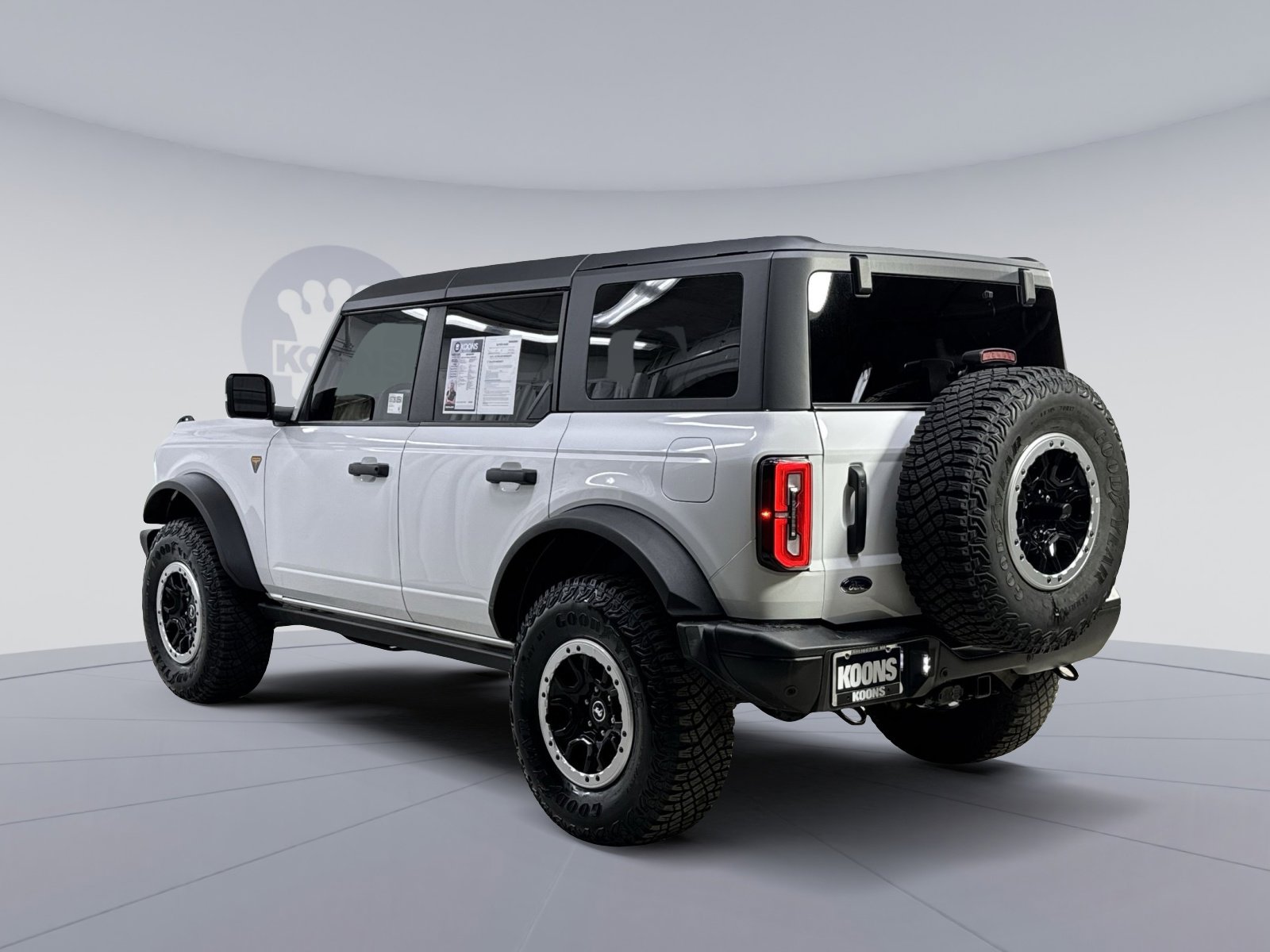 Used 2023 Ford Bronco Badlands image 10