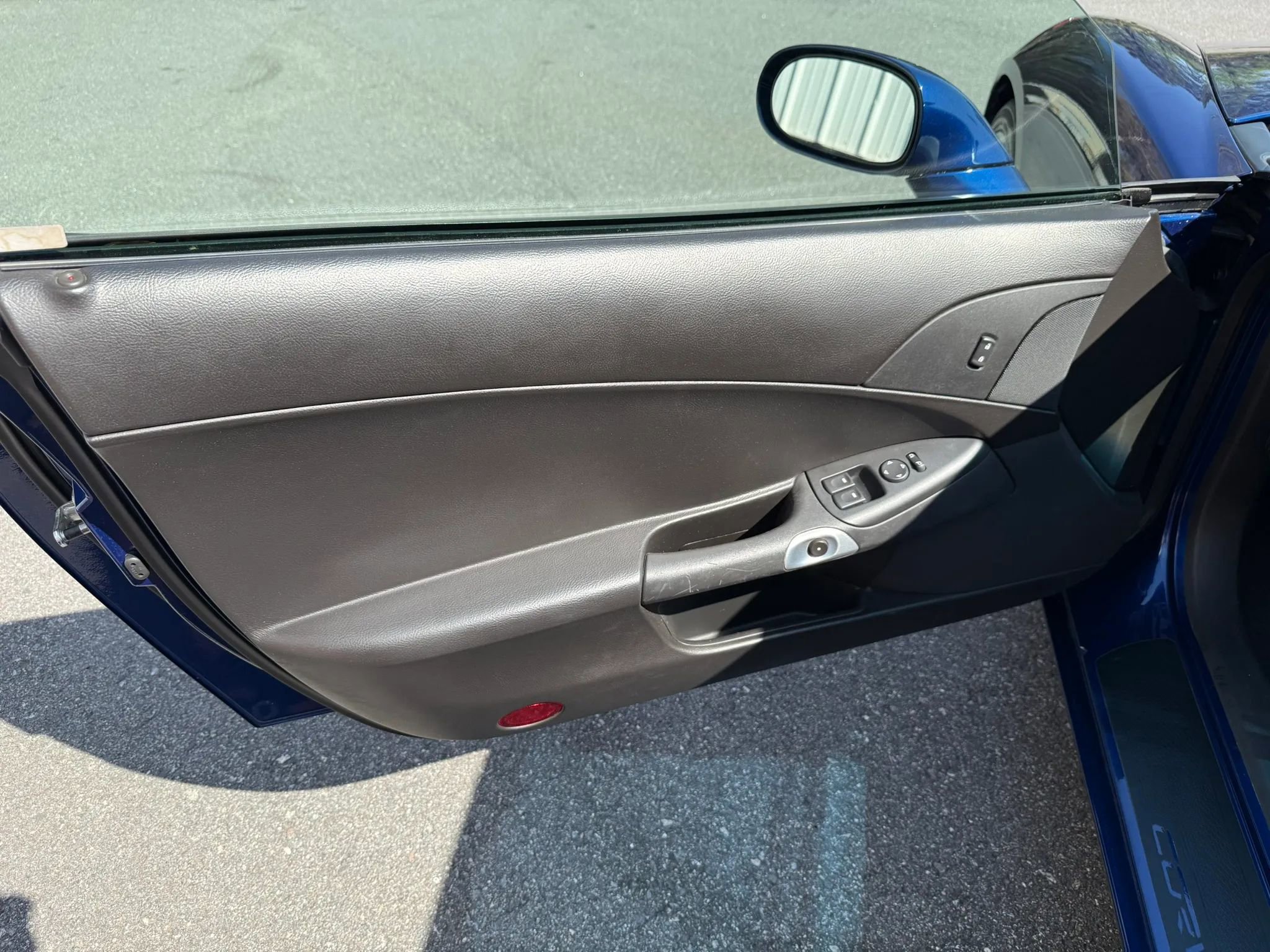 Used 2007 Chevrolet Corvette Coupe w/ Performance Package image 11