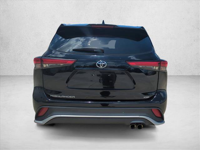 Used 2022 Toyota Highlander XSE FWD image 6