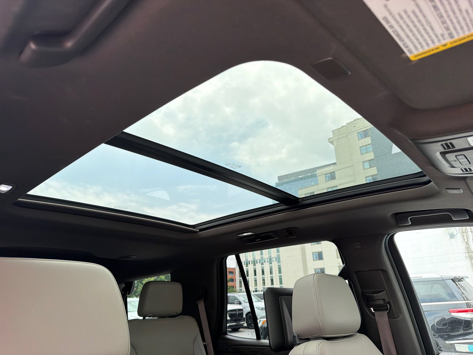 Used 2021 Chevrolet Tahoe Z71 w/ Luxury Package AWD/4WD image 14