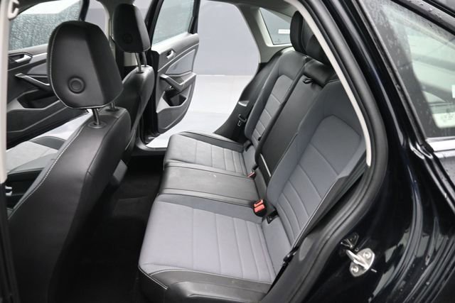 Used 2025 Volkswagen Jetta SE FWD image 12