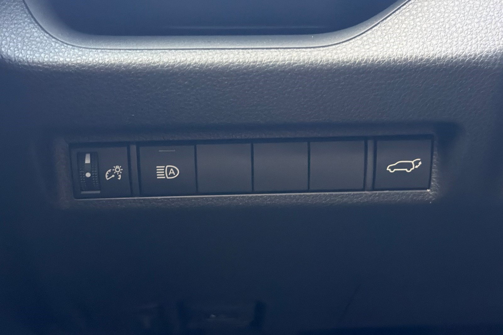 Used 2024 Toyota RAV4 XLE Premium FWD image 35