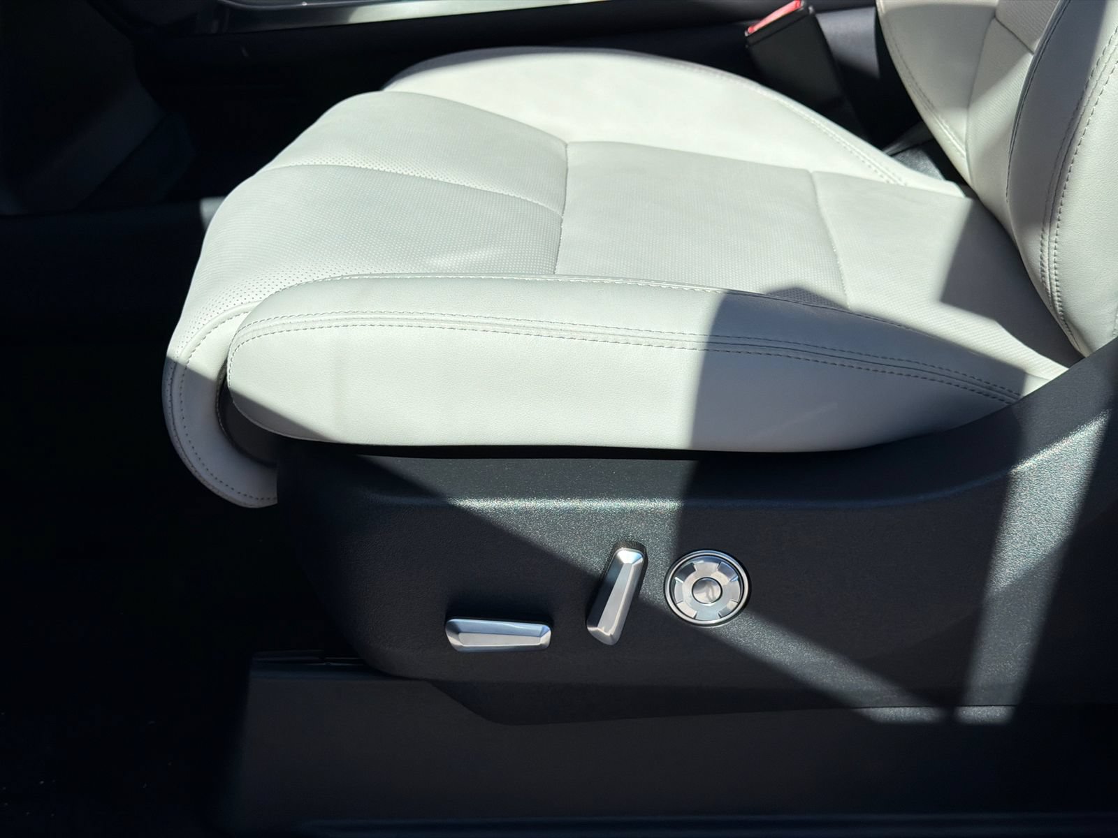 New 2026 Lincoln Navigator Reserve AWD/4WD image 17
