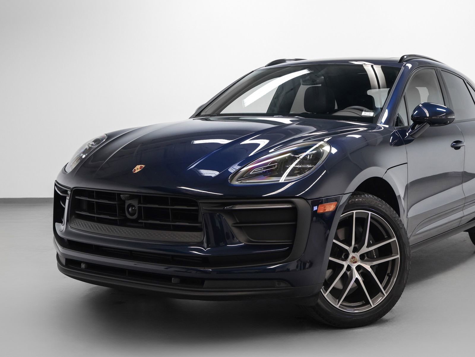 Certified 2023 Porsche Macan AWD/4WD image 7