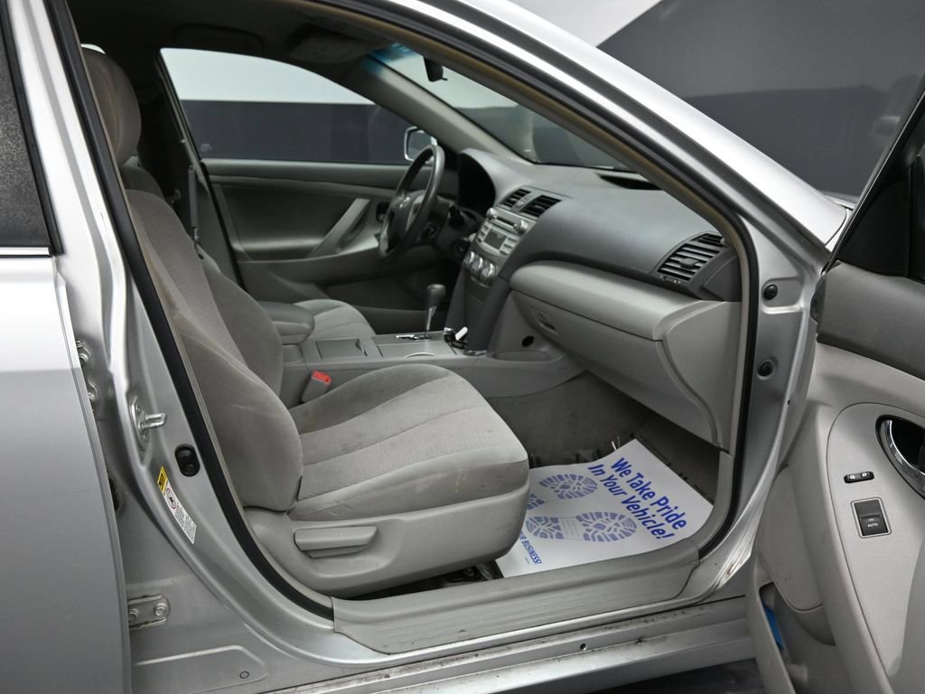Used 2011 Toyota Camry LE image 17