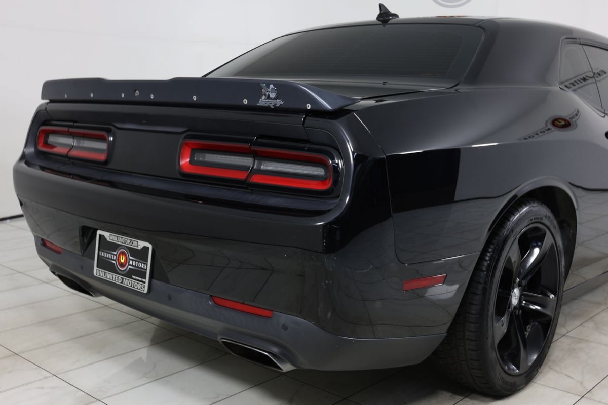 Used 2015 Dodge Challenger R/T Scat Pack RWD image 39