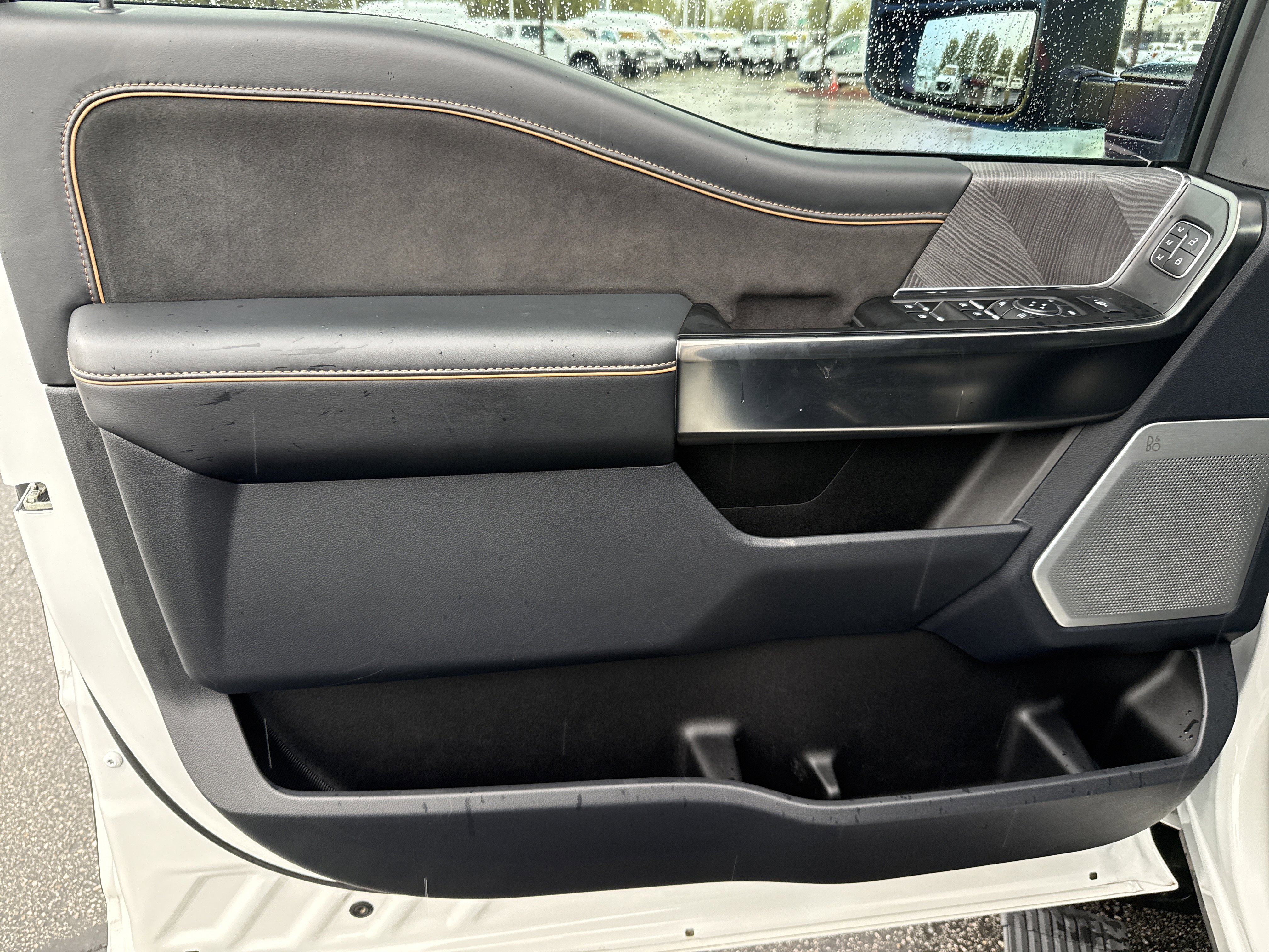 Used 2023 Ford F350 Platinum w/ FX4 Off-Road Package image 7