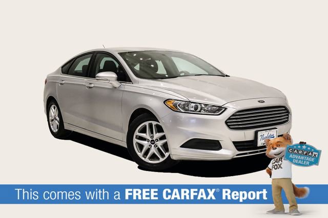 Used 2015 Ford Fusion SE image 2