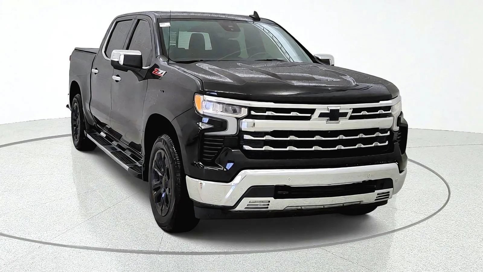 Used 2022 Chevrolet Silverado 1500 LTZ w/ LTZ Premium Package AWD/4WD image 2