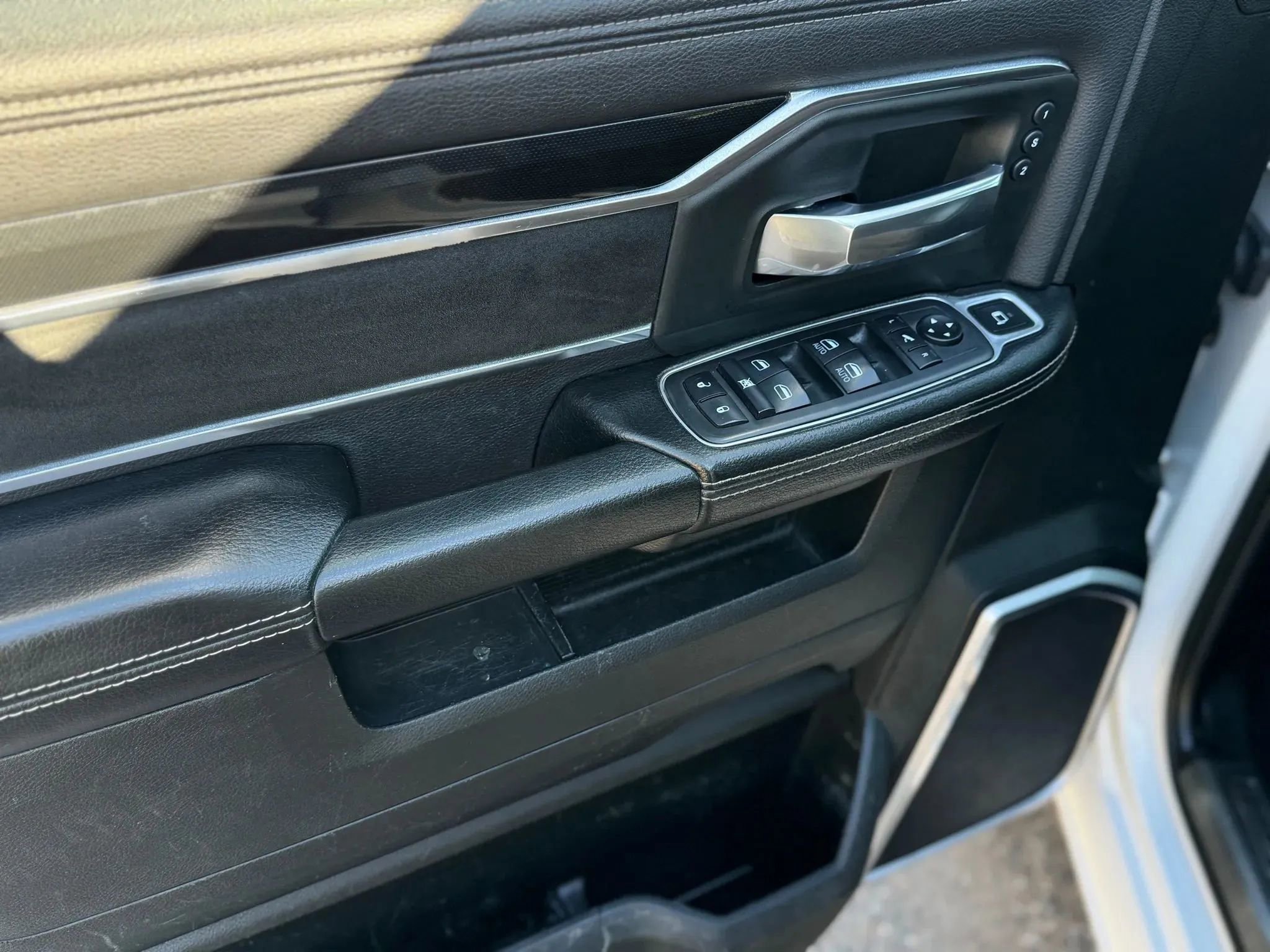 Used 2021 RAM 3500 Laramie w/ Night Edition AWD/4WD image 14
