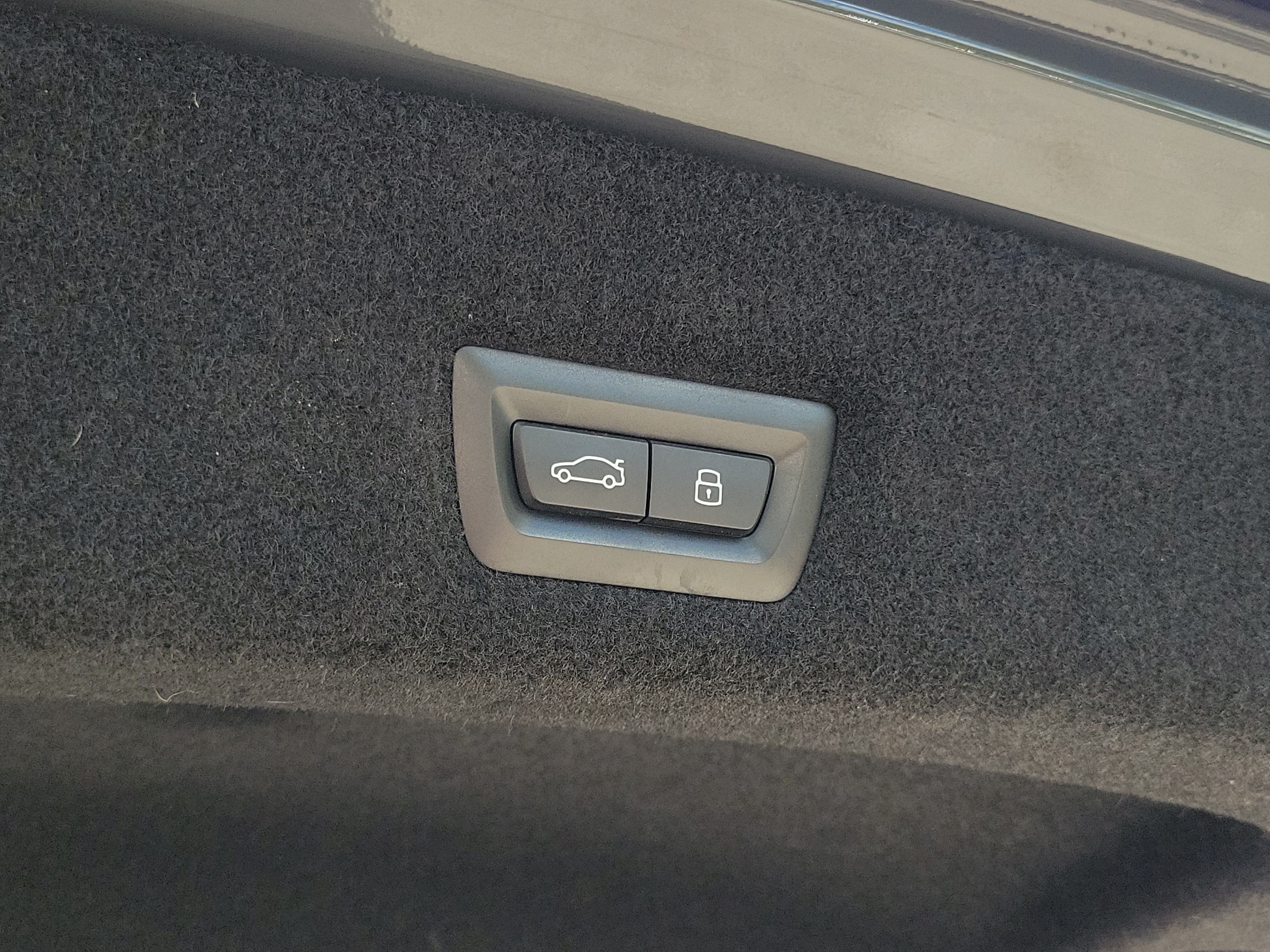 Certified 2023 BMW 740i RWD image 9