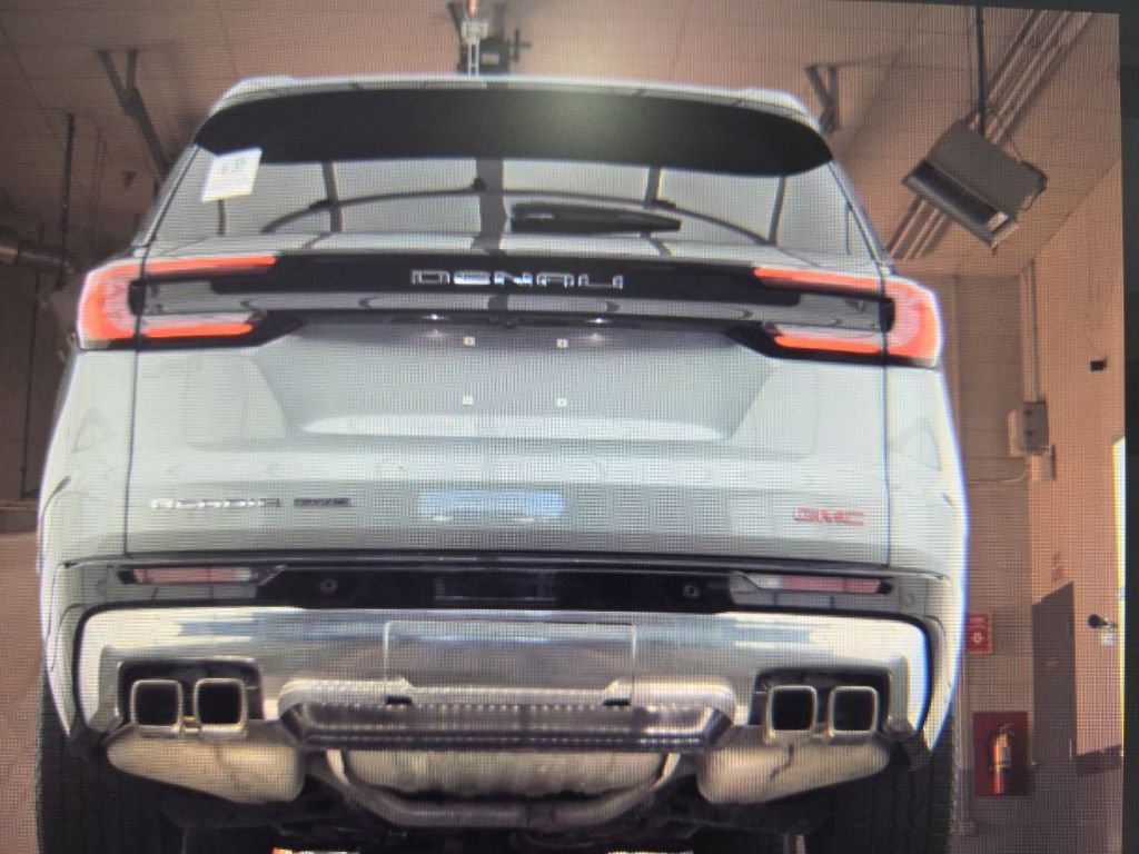 Used 2024 GMC Acadia Denali image 20